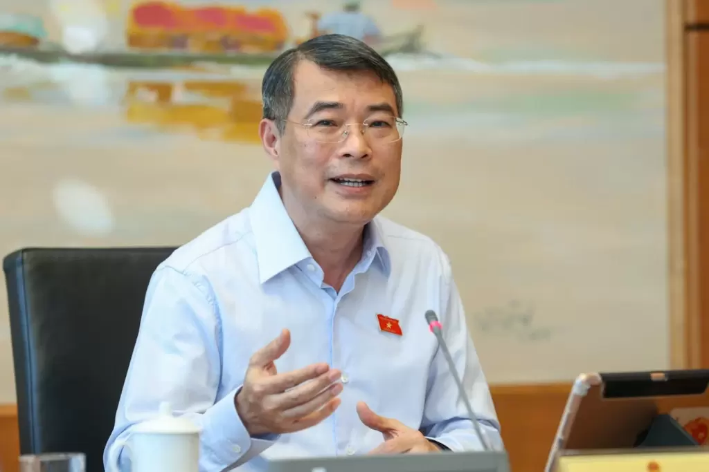 越南总理在国会分组讨论称越南油价为地区最低 · 报道配图