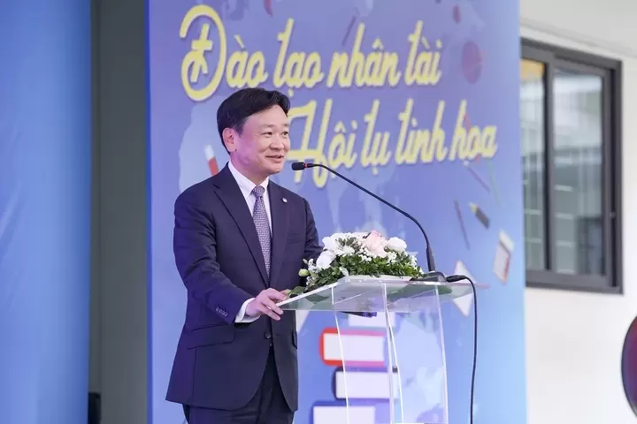 Diana与越南妇联、卫生部启动女生健康教育项目 · 报道配图