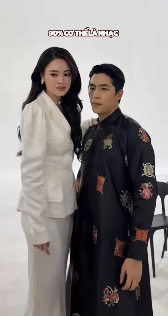 《姐姐妹妹3》海報幕後:寧陽蘭玉墊高與國英同框 · 報道配圖