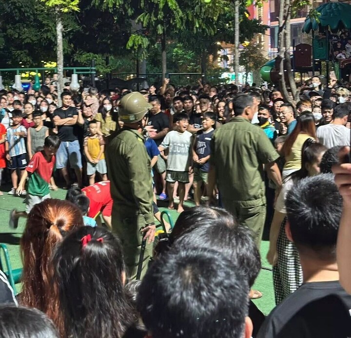 北宁览浪公园直播聚集 警方称已加强巡逻未作处理 · 报道配图