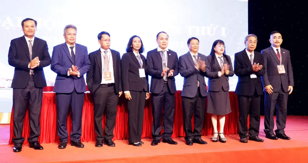合并后的芹苴市律师团新一届执委会