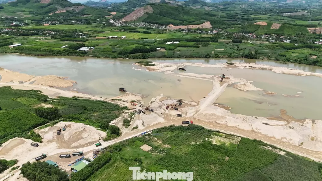 廣義省一砂礦以每立方米逾百萬越南盾拍出後企業棄標 · 報道配圖