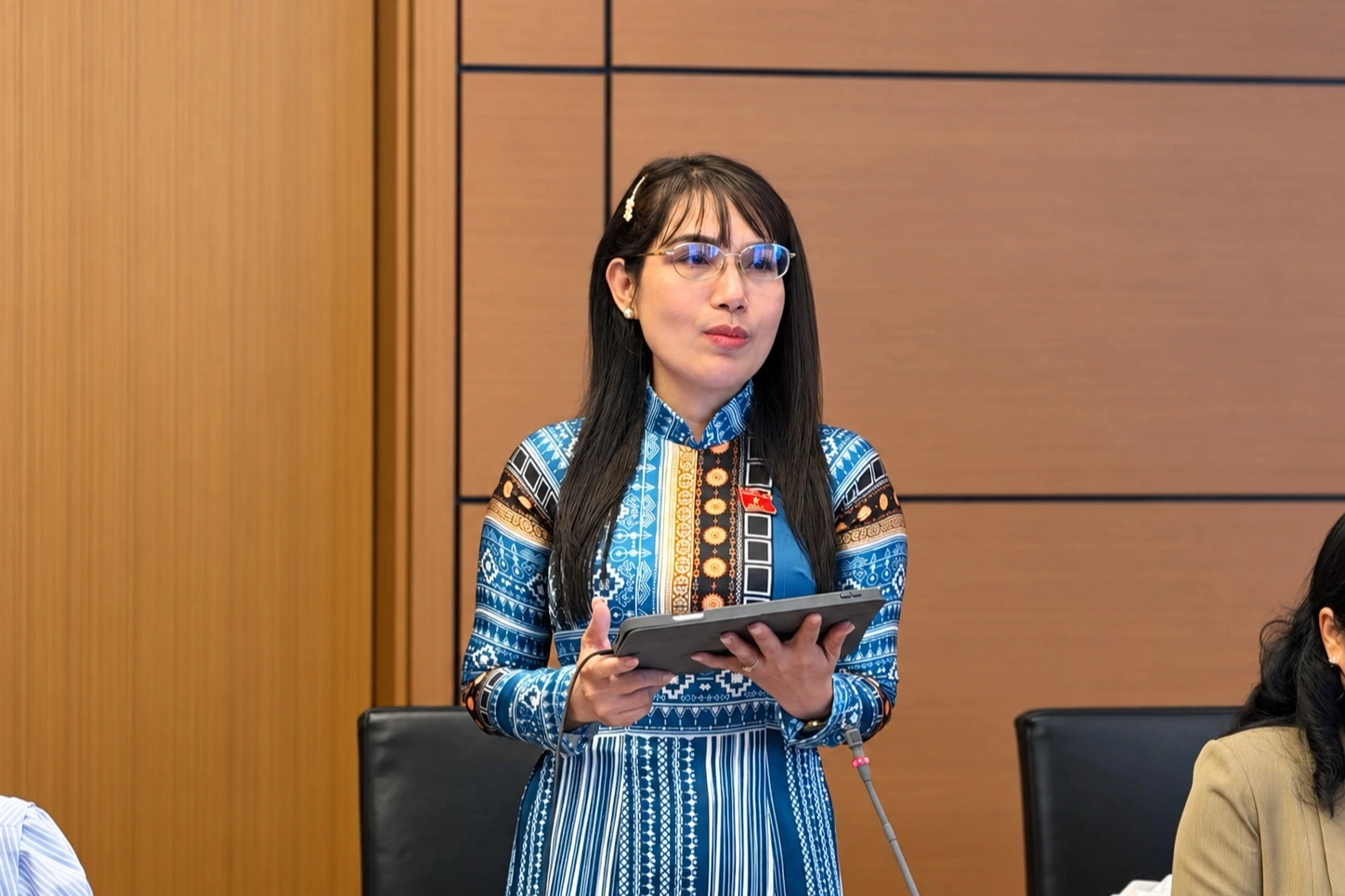 越南国会代表讨论加薪与物价:称加薪喜悦不完整 · 报道配图