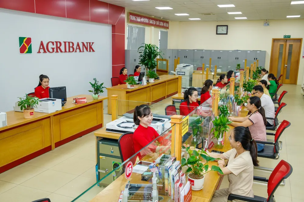 越南农业银行自10月19日起下调贷款利率最高2个百分点 · 报道配图