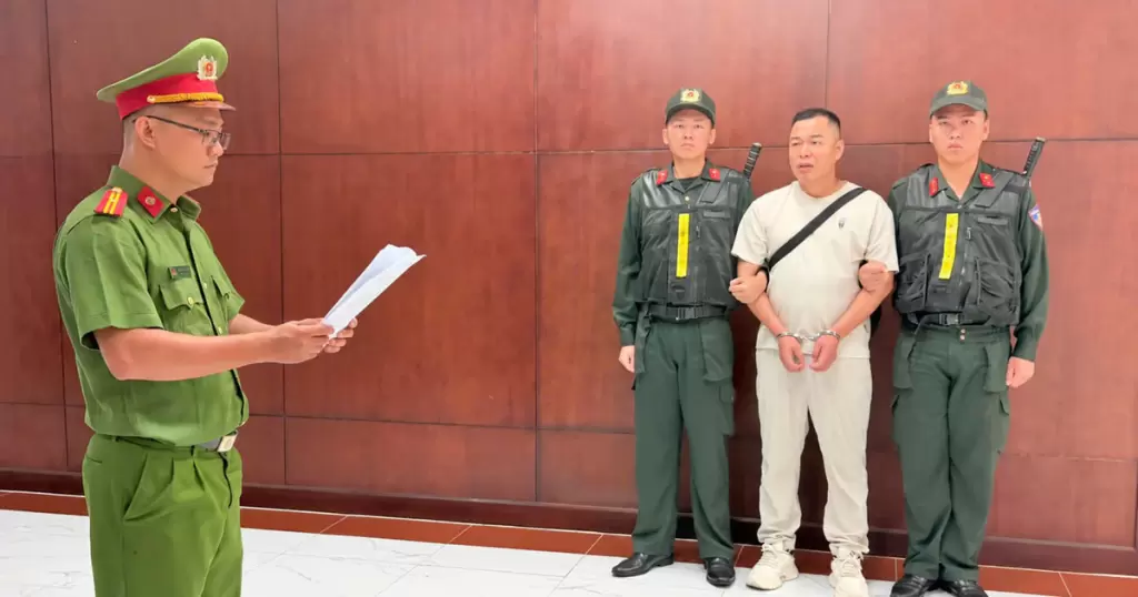 胡志明市警方以侵犯工业产权罪逮捕并起诉孙鹏