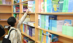 越南國會討論教育問題 常委會要求查明教科書短缺責任 · 報道配圖
