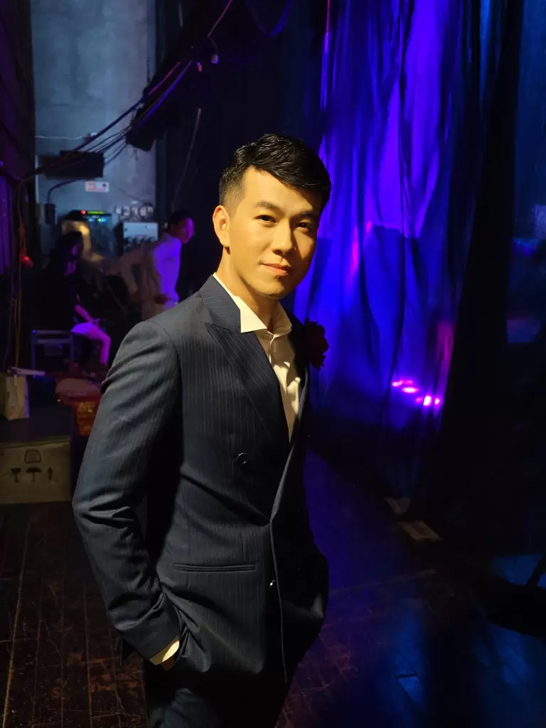 越南娛樂圈男歌手曾擔任德語講師