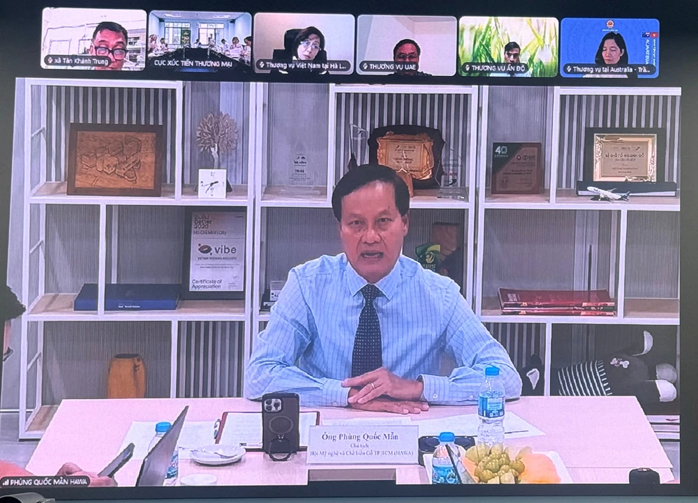 冯国敏在会上发言