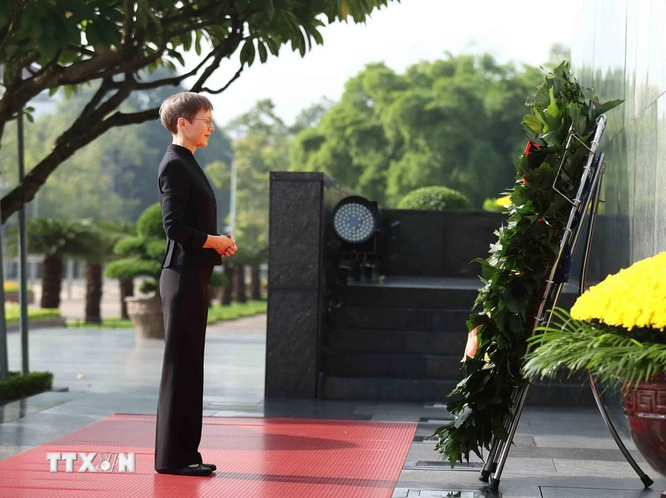 列支敦士登首相瞻仰胡志明主席并缅怀英雄烈士