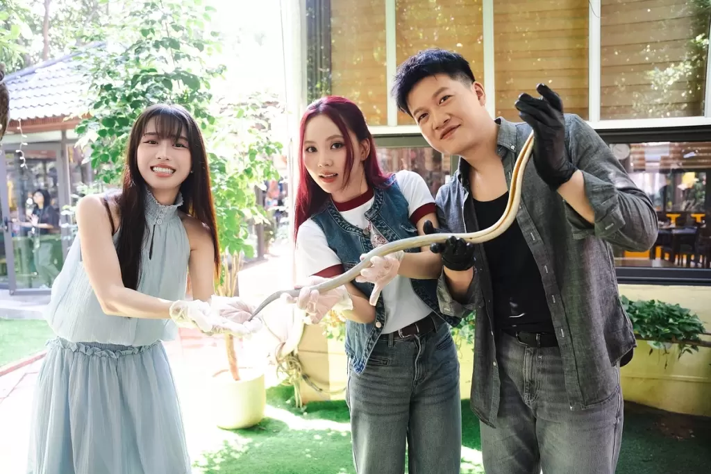 吴兰香与Han Sara在《Sao Chọn》第四集做鳗鱼粥、包艾糍 · 报道配图