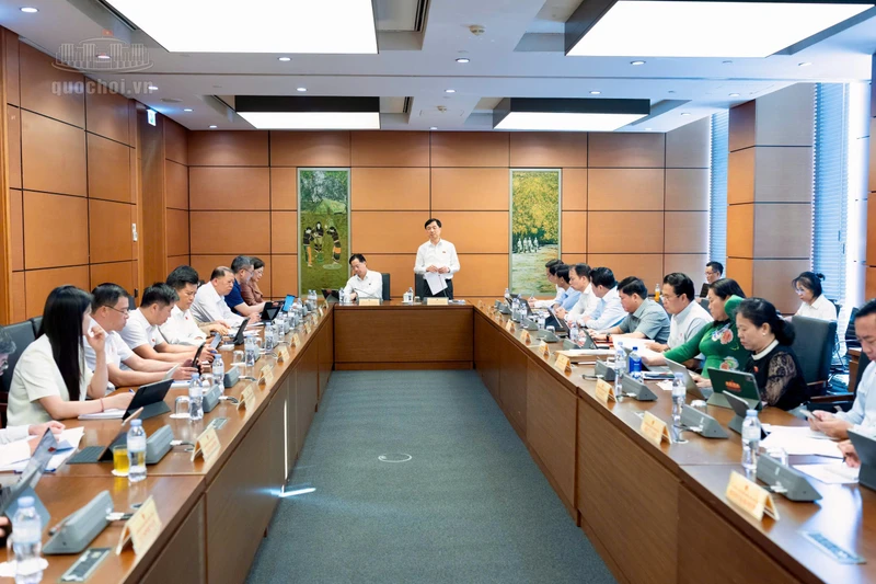 越南国会分组讨论中小企业发展法草案 聚焦信贷与数据 · 报道配图