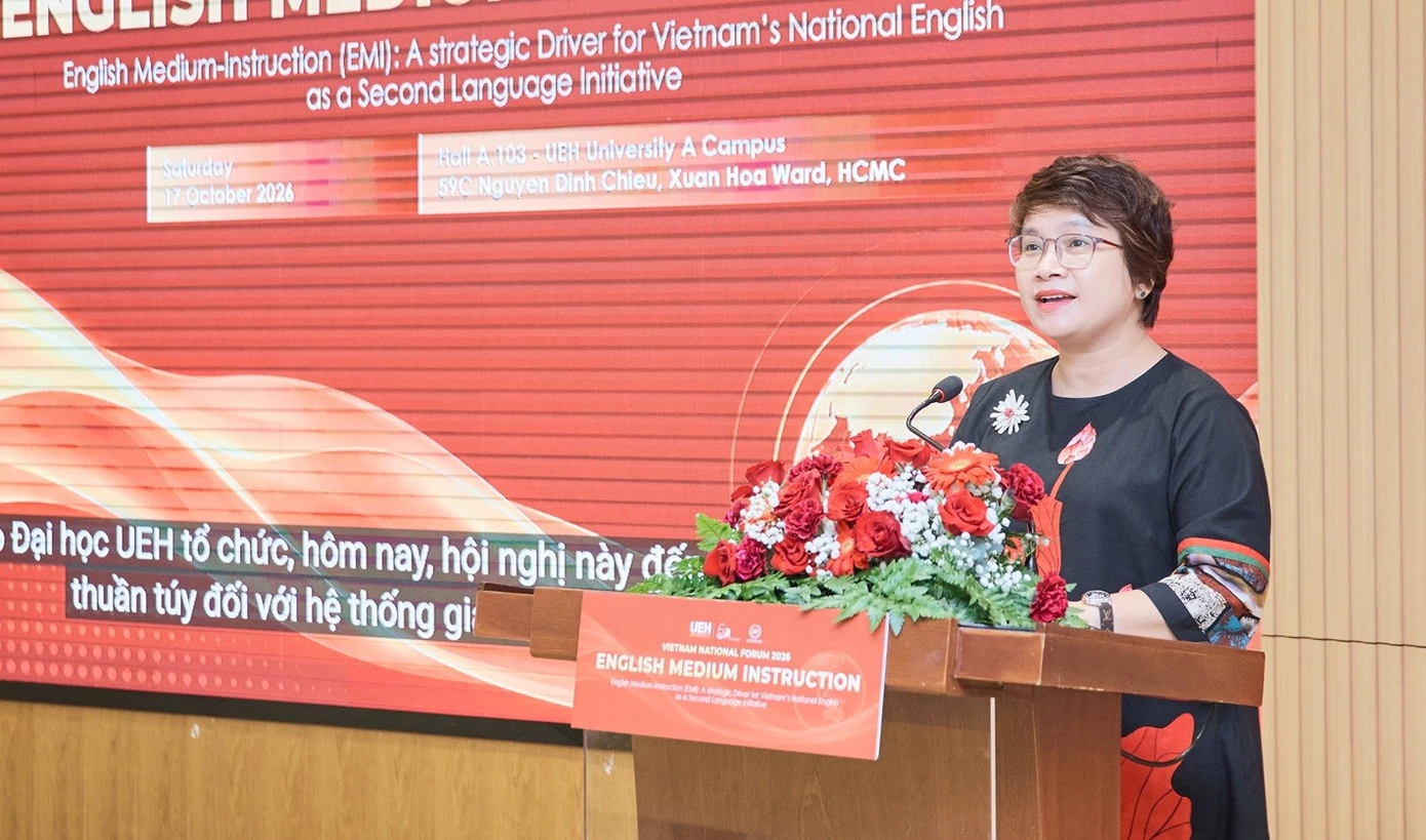 越南教育部官员称扩大英语授课需同步准备师资与教材 · 报道配图