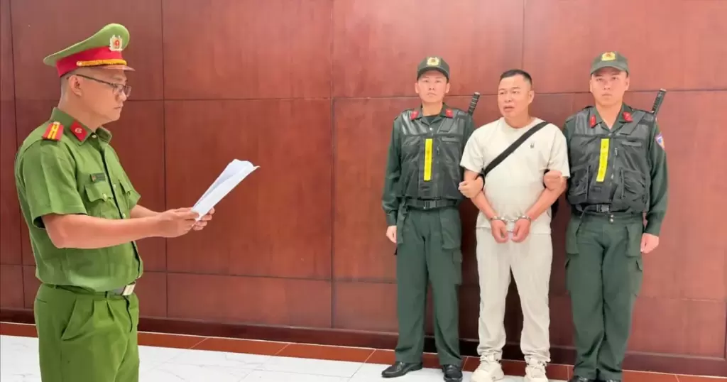 胡志明市警方以侵犯工業產權罪逮捕並起訴孫鵬