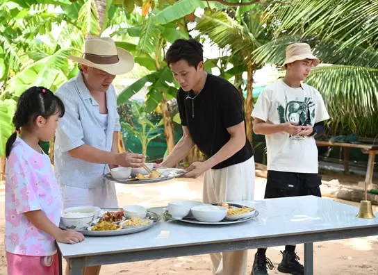 《爸爸我们去哪儿》第六季第八集在潘切渔村播出