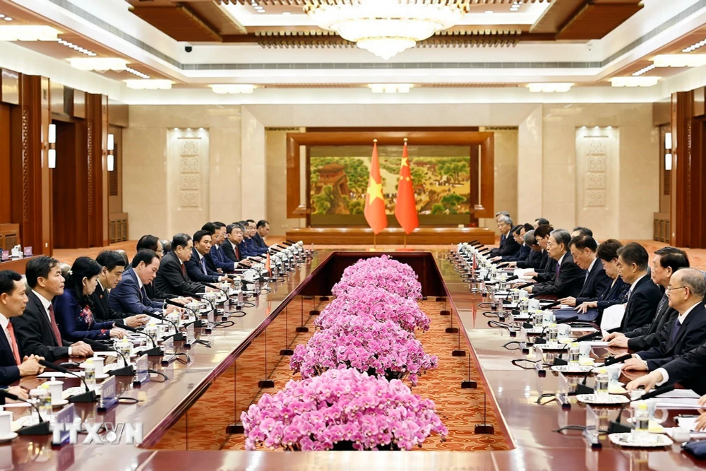陈青敏与赵乐际会谈并共同主持会议