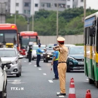 河內升龍橋10月22日起施工分流 部分車道封閉至12月15日 · 報道配圖