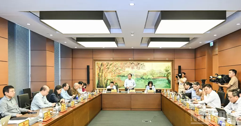 越南国会分组讨论2026年经济社会计划与2027年预算安排