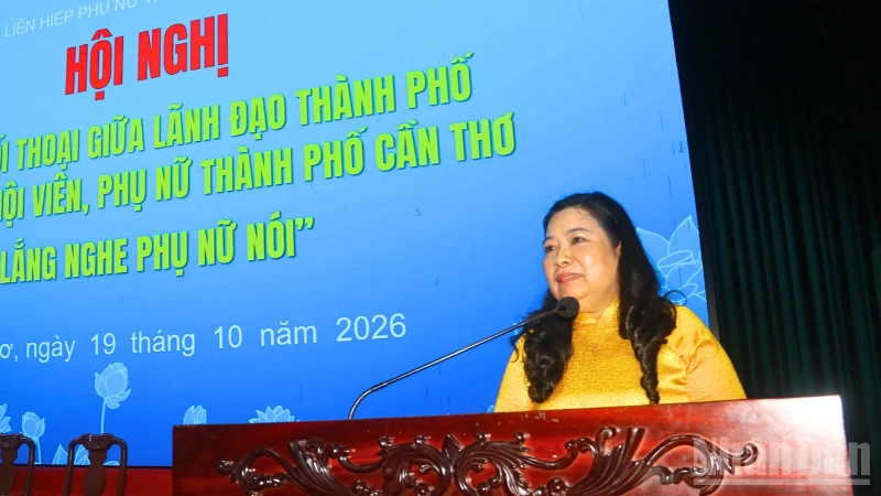 芹苴市与历届妇联干部对话,并表彰“爱心妈妈”典型 · 报道配图