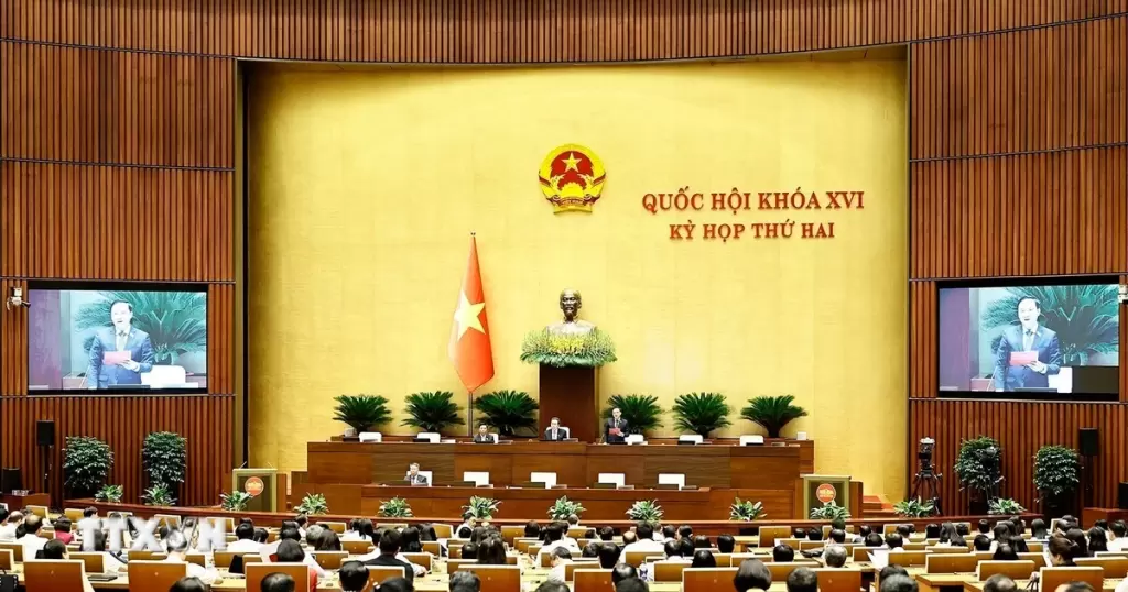 越南国会10月18日进入第二天议程,审议国际协议法修订等多项法案