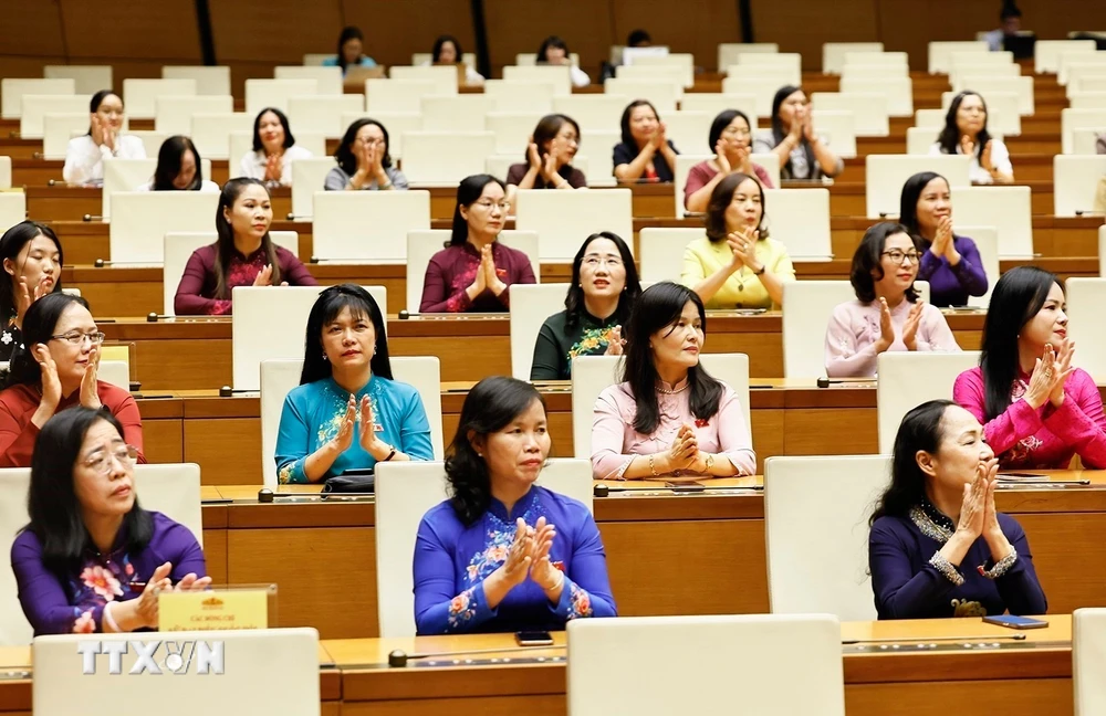第十六届国会女代表出席见面会