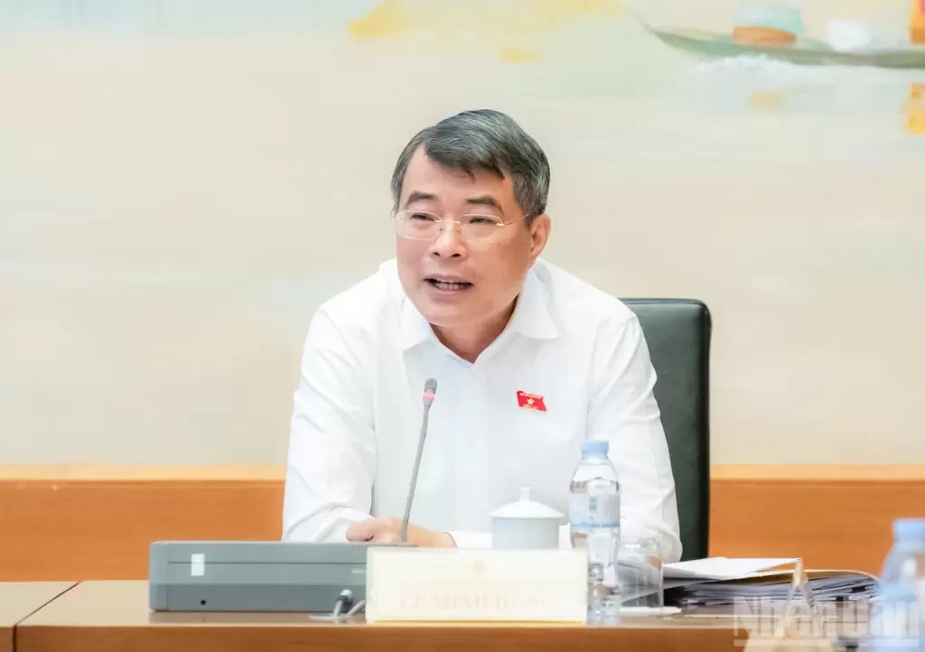 越南总理在国会小组讨论中要求管控社会住房与租赁住房价格 · 报道配图