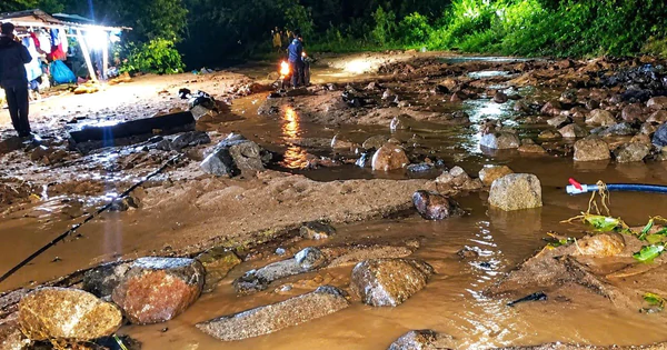 林同省暴雨引发山体滑坡 国55号公路路段一度中断后恢复通行 · 报道配图
