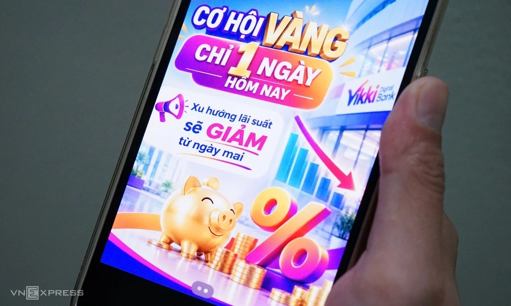 越南銀行員工趕在降息前密集拉存款 · 報道配圖