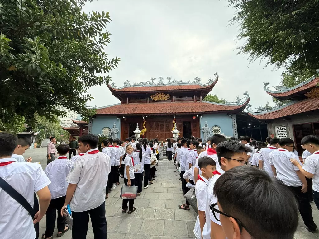 老街省七年级学生走进四处边境历史遗迹开展实地学习 · 报道配图