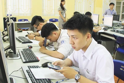 越南教育部新规:五、九、十二年级定期考试改用省级统一试卷 · 报道配图
