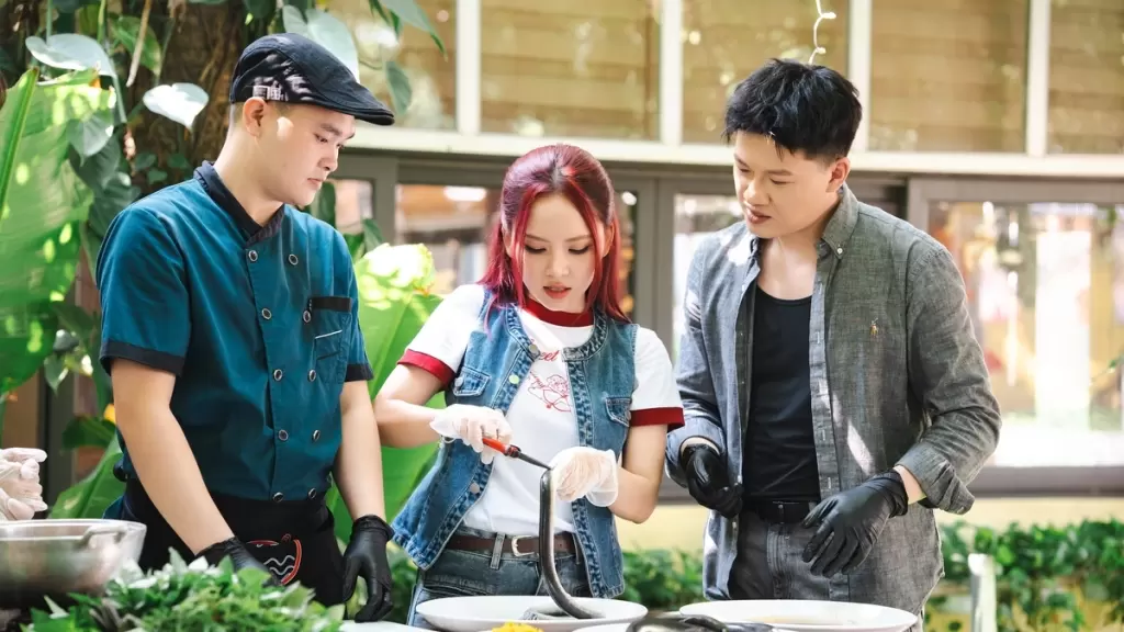 越南美食节目《Sao Chọn》第四集走进清化,吴兰香体验包糍粑与制作鱼生