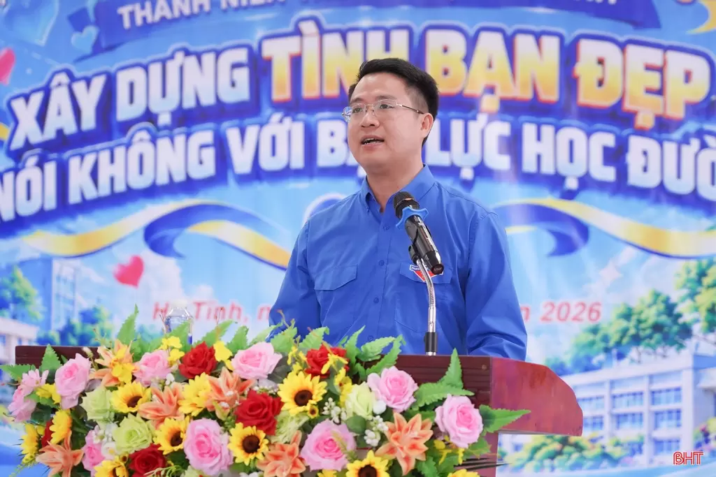 阮越海登在论坛上发言