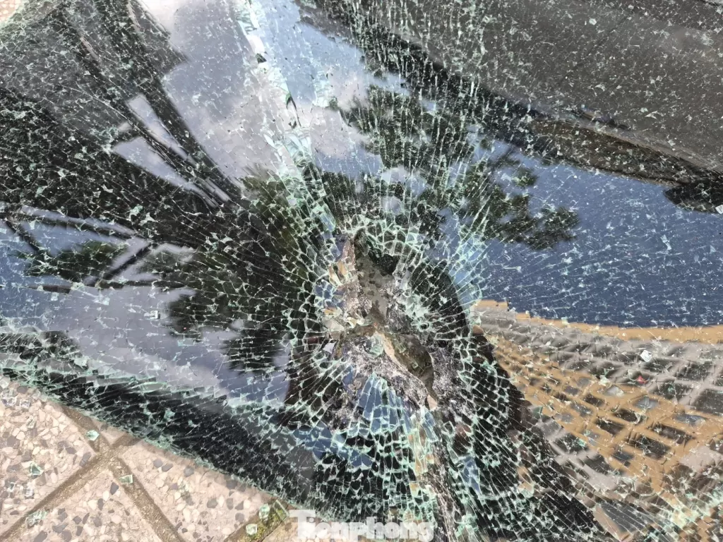 被砸汽车现场
