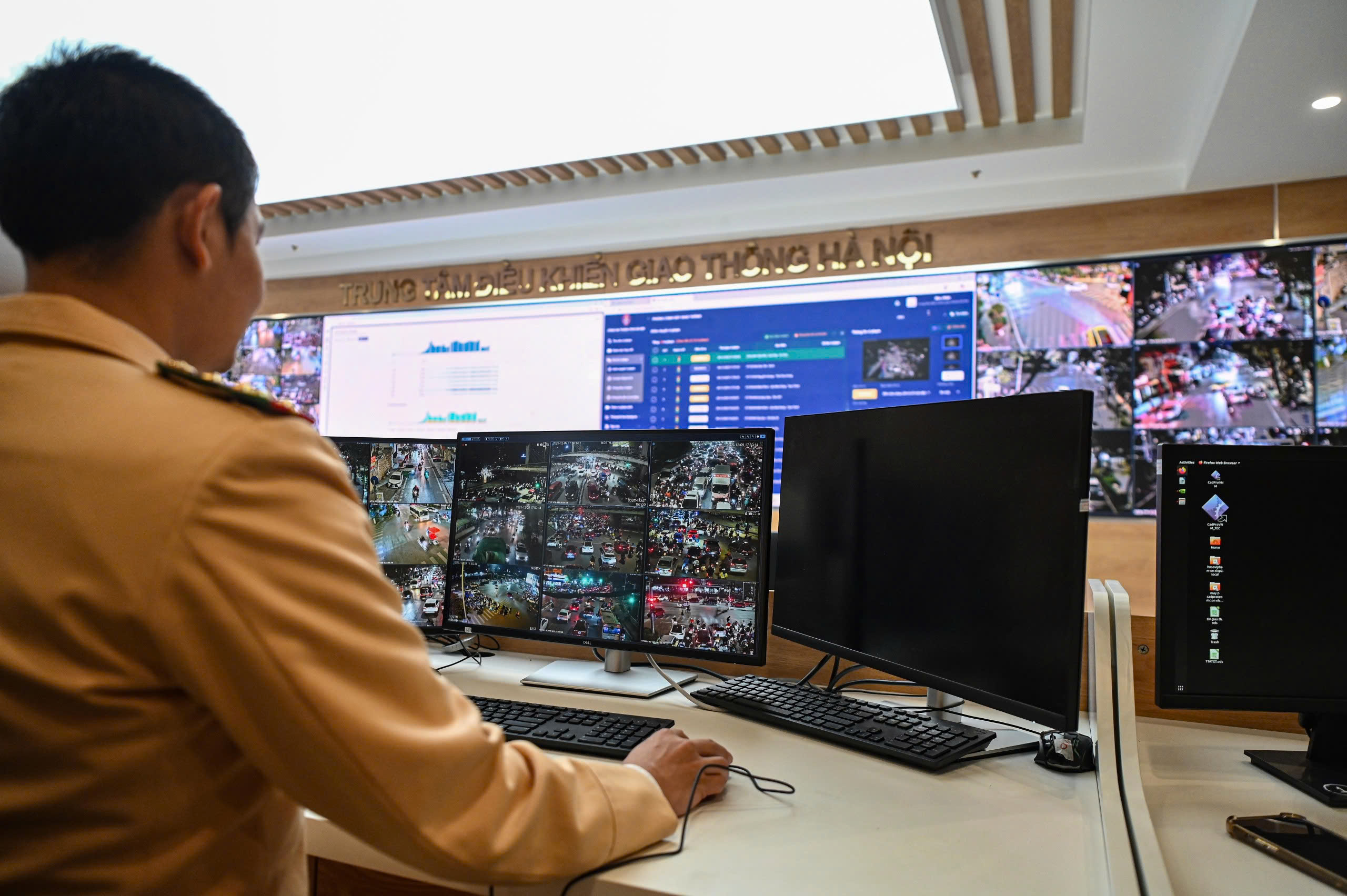 越南交警拟推电子处理模式 交通违法可在线缴罚 · 报道配图