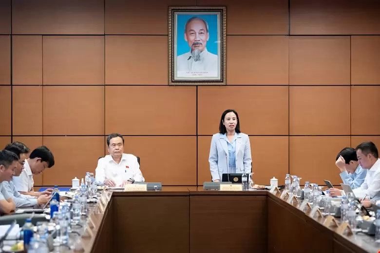 越南國會審議資產拍賣法修訂草案,擬嚴打串通壓價與棄標 · 報道配圖