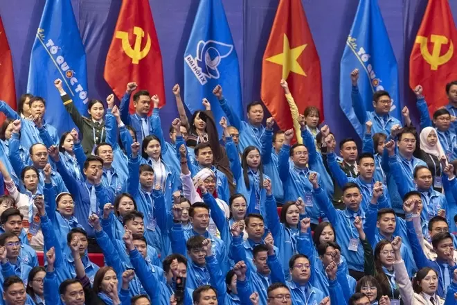 越南总理要求逐步提高各行业各级年轻领导干部比例 · 报道配图