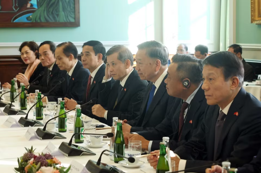 苏林在哥本哈根会见丹麦议会议长,谈经贸与绿色转型合作 · 报道配图