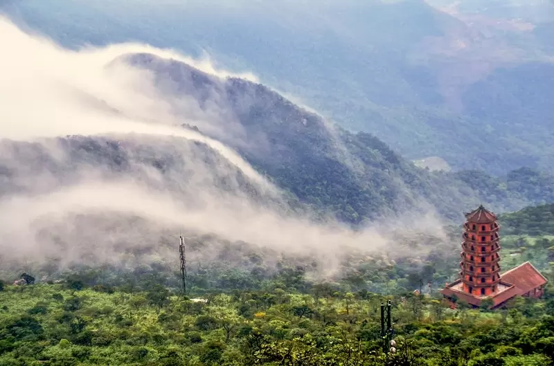 越南有一座山,一位国王放弃王位上山修行,如今已成为联合国教科文组织列入的世界遗产。