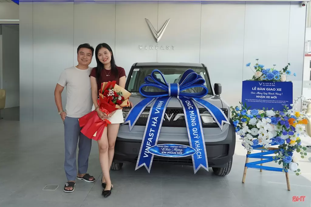 潘氏夢女士接收VF3汽車