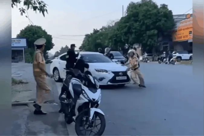 老街女司機超速被查後駕車離開，警方立案核查 · 報道配圖