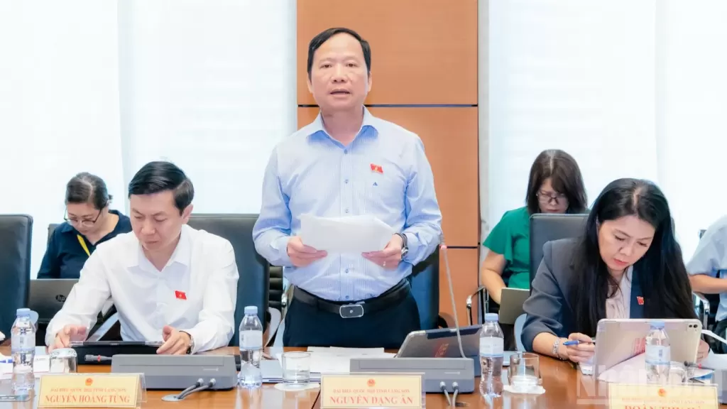 越南国会审议律师法修订草案 拟扩大法律援助人员免实习范围 · 报道配图