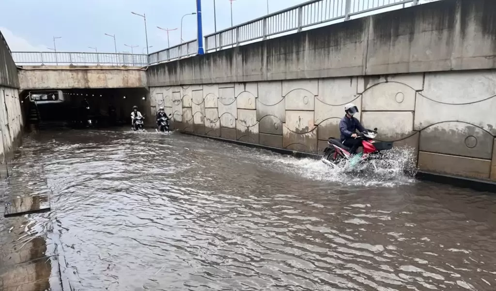 胡志明市要求整改安富路口等三处隧道积水问题 · 报道配图
