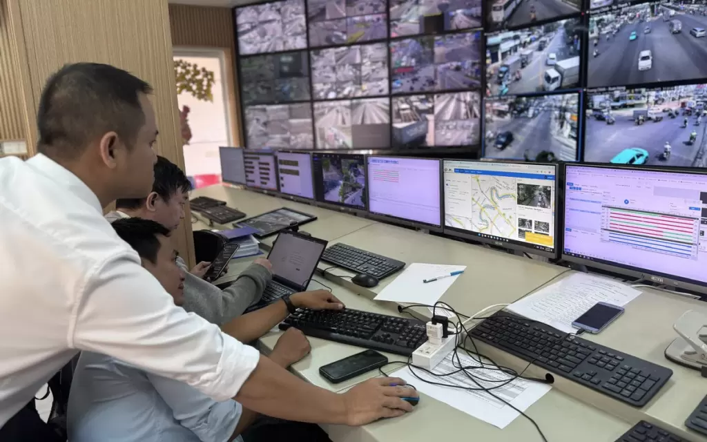 胡志明市在重点路口试点AI信号灯控制与交通监测