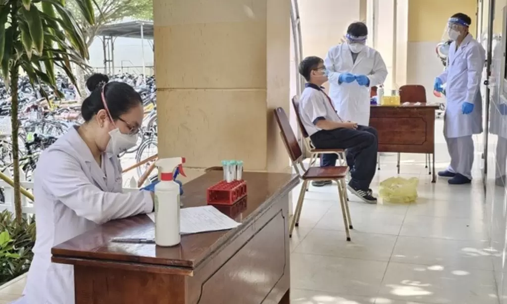 胡志明市一中学出现4例B群脑膜炎球菌病例 逾2000名师生获预防性用药 · 报道配图