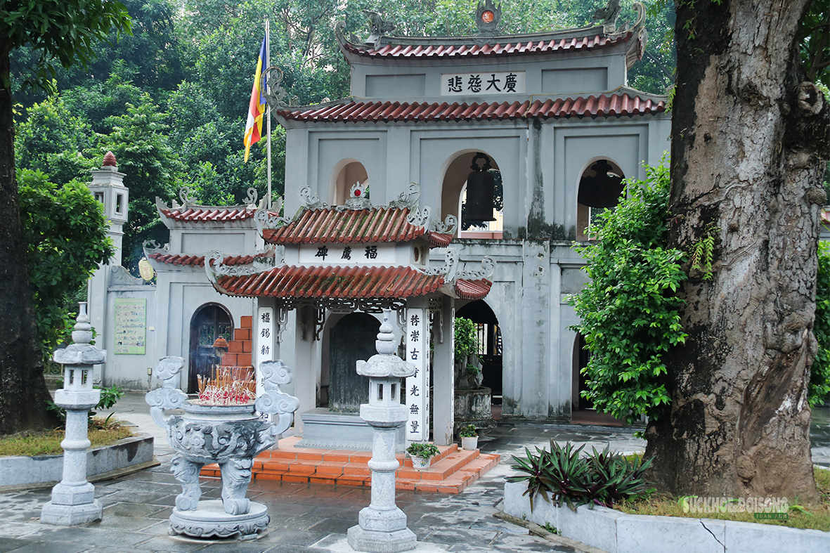 河內聖主寺近千年古寺藏於師範大學校園內 · 報道配圖
