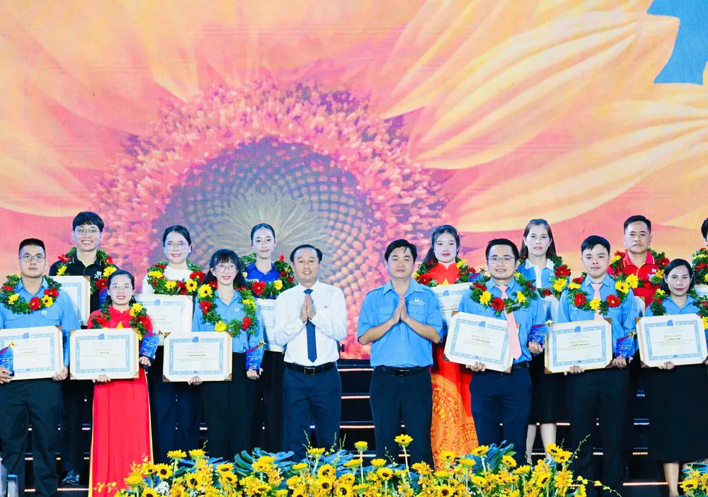 胡志明市青联会举行成立70周年纪念活动 · 报道配图