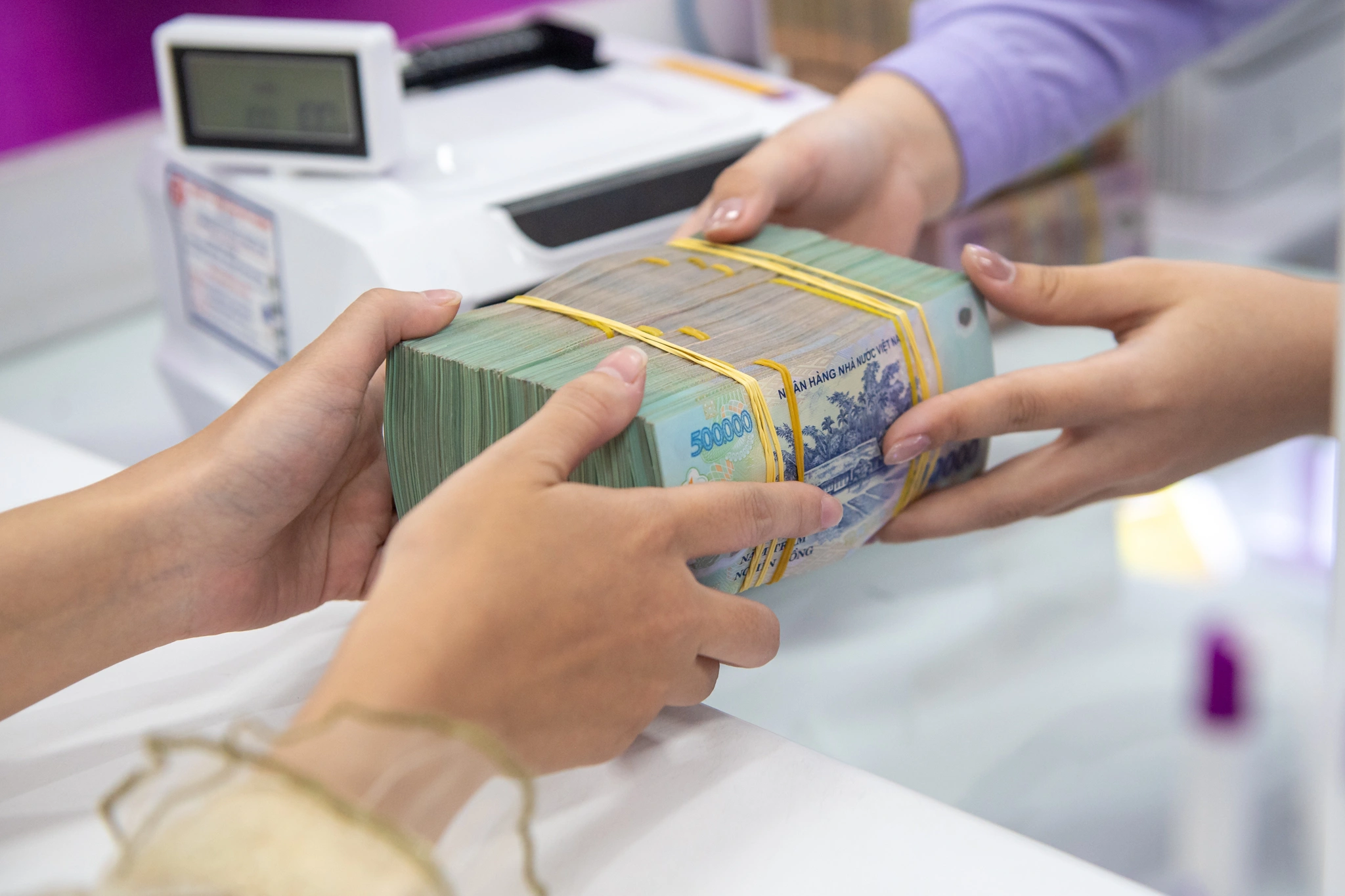 越南副总理要求生产经营贷款利息下调1.5至2个百分点 · 报道配图