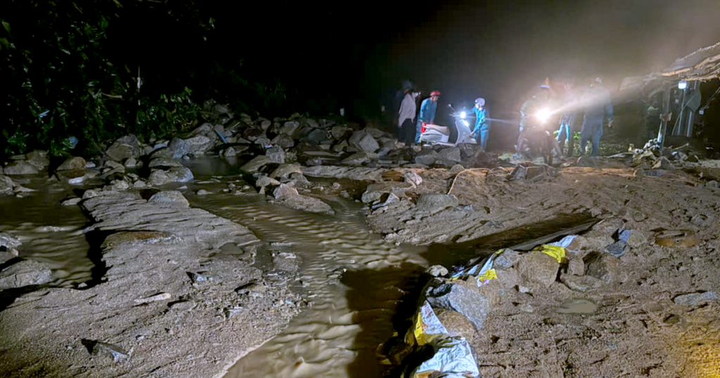 林同省暴雨致國55號公路土石掩埋 當夜恢復通行