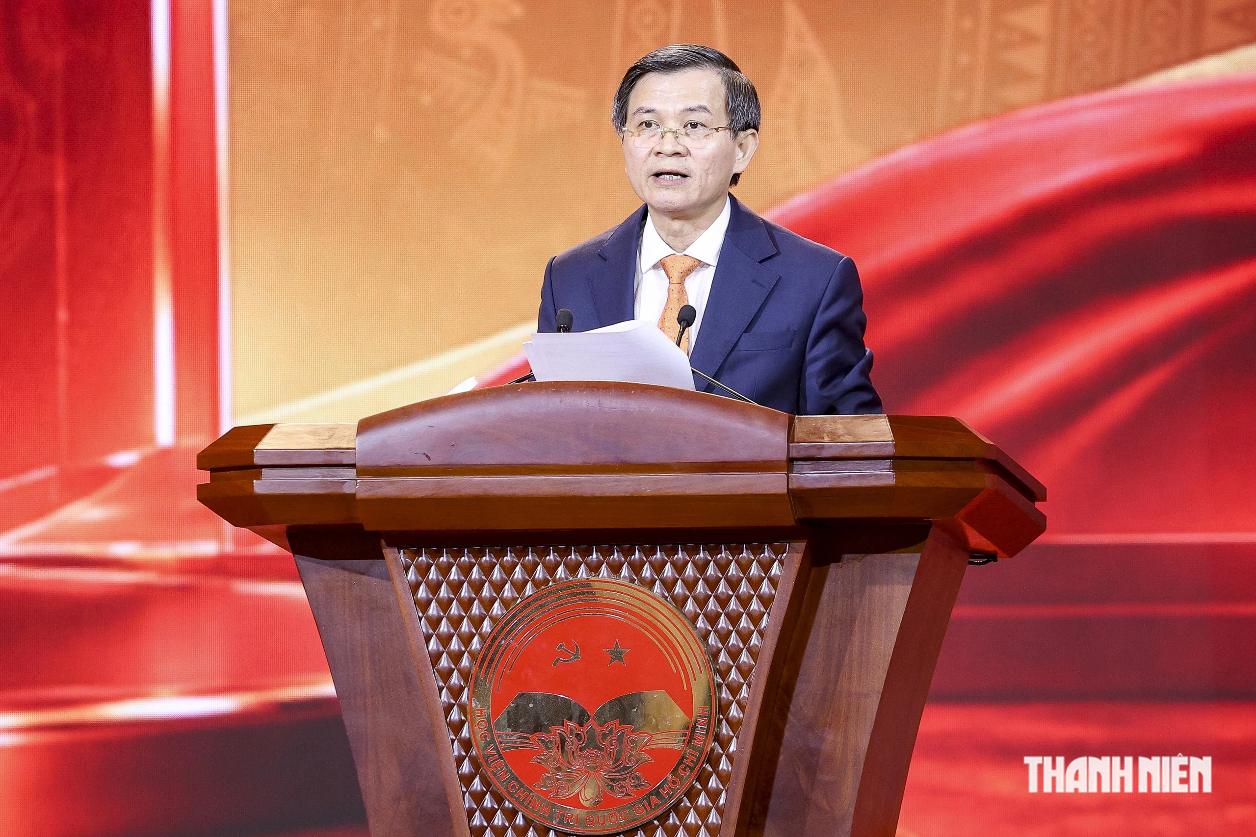 超过90万件作品参加保卫党的思想基础征文比赛