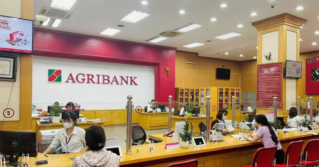 越南35家银行10月18日存款利率对比:Sacombank与VPBank各期限领先