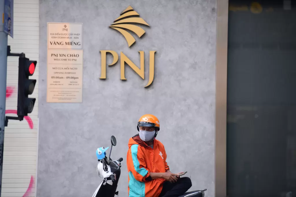 PNJ股价三季度跌58%后,VCBF两只基金9月增持32.5万股 · 报道配图